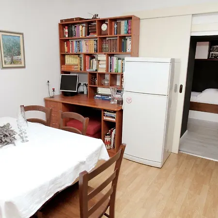 Phaedra Apartament *
